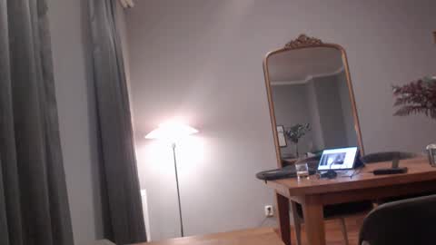 Snapshot of cfnmfriendly chatting on December 2024 02:38:01 PM cfnmfriendly online show from December 2024 02:38:01 PM