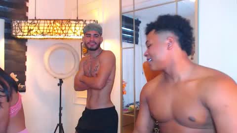 aurora and lian online show from February 2025 07:19:02 PM