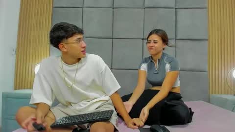 Chanellandmax online show from November 2025 07:25:01 PM