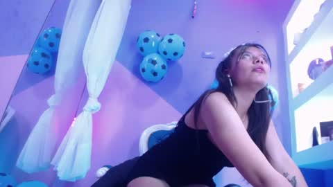 Snapshot of chantal_evans7_ chatting on July 2026 06:40:02 PM Chantal online show from July 2026 06:40:02 PM