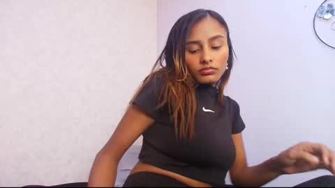 Snapshot of chantal_taylor_ chatting on October 2025 12:02:02 PM Raquel online show from October 2025 12:02:02 PM