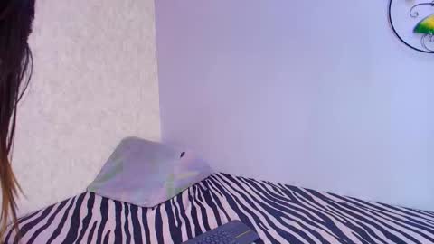 Snapshot of chantal_taylor_ chatting on November 2025 12:04:01 PM Raquel online show from November 2025 12:04:01 PM