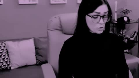 Snapshot of chantallovely chatting on October 2025 12:01:02 AM The Queen online show from October 2025 12:01:02 AM