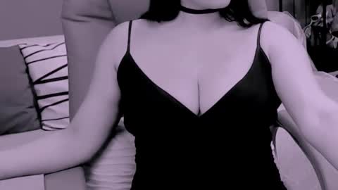 Snapshot of chantallovely chatting on November 2025 01:43:01 PM The Queen online show from November 2025 01:43:01 PM