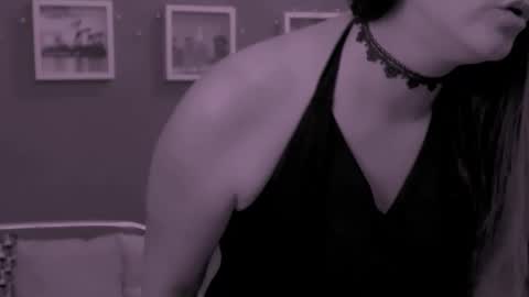 Snapshot of chantallovely chatting on December 2025 01:21:02 AM The Queen online show from December 2025 01:21:02 AM