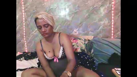 Snapshot of chanz10172 chatting on October 2025 12:37:01 PM Zaria Vixen online show from October 2025 12:37:01 PM