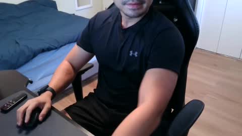 Snapshot of charliekkw chatting on March 2025 04:49:01 PM charliekkw online show from March 2025 04:49:01 PM