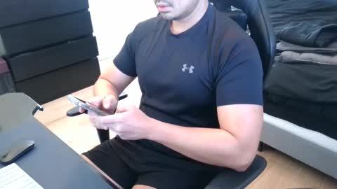 charliekkw online show from January 2026 05:49:02 PM