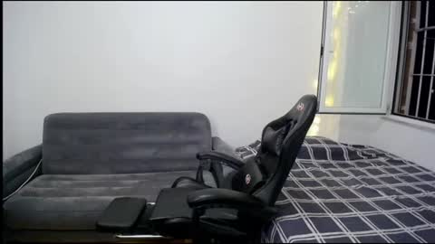 Snapshot of charlieseyer chatting on July 2026 09:57:01 PM carlos reyes online show from July 2026 09:57:01 PM