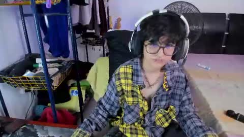 Snapshot of charlietaylorr__ chatting on June 2026 05:23:02 AM Charlie online show from June 2026 05:23:02 AM