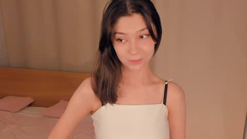 Snapshot of charlinepiker chatting on April 2026 08:00:02 PM Yumi online show from April 2026 08:00:02 PM