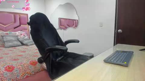 Charlote online show from November 2025 11:44:01 AM