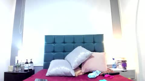 Charlott online show from December 2025 04:11:01 PM