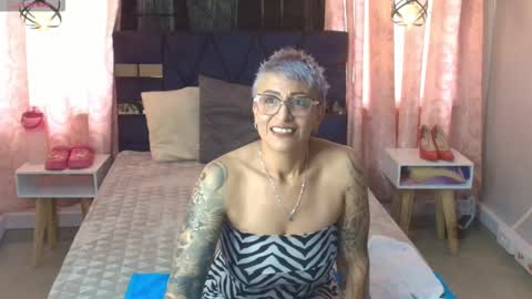 CHARLOTTE GRAY online show from December 2025 07:55:01 PM