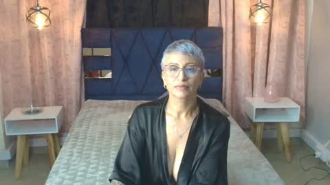CHARLOTTE GRAY online show from December 2025 08:01:02 AM