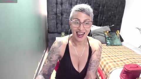 CHARLOTTE GRAY online show from December 2025 08:04:02 PM