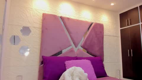 Charlotte Icee online show from November 2025 04:42:02 PM