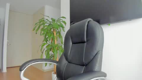 Yuli online show from May 2026 06:46:02 PM
