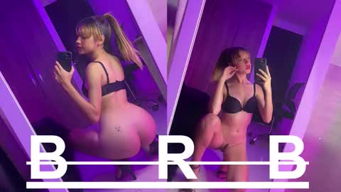 Snapshot of charlottelam2 chatting on October 2025 04:22:01 AM ALE online show from October 2025 04:22:01 AM