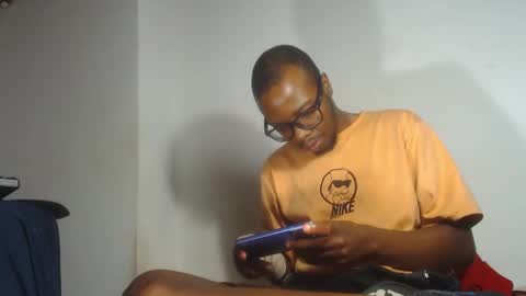 Snapshot of charly_vergonti_ chatting on December 2025 01:33:02 AM charly_vergonti_ online show from December 2025 01:33:02 AM