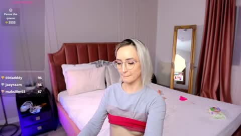 Snapshot of charming_annye chatting on January 2025 09:43:02 PM Annye online show from January 2025 09:43:02 PM