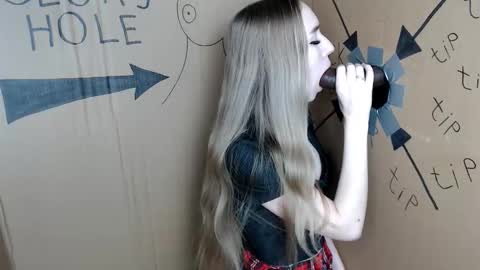 Anna online show from November 2025 09:56:02 AM