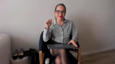 Regina Phalange online show from February 2025 09:15:02 PM