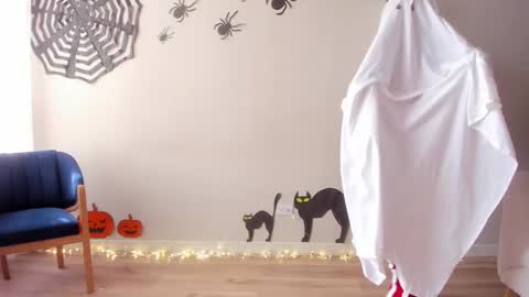 Regina Phalange online show from October 2025 08:21:02 PM