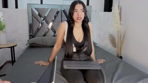   online show from December 2025 04:18:02 AM