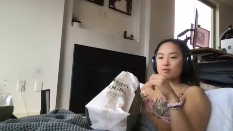 Snapshot of chellybear101 chatting on December 2024 06:28:02 PM chellybear101 online show from December 2024 06:28:02 PM