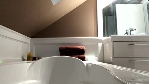 Snapshot of chenovich chatting on January 2025 01:06:02 AM chenovich online show from January 2025 01:06:02 AM