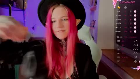 Roxy online show from November 2025 09:39:02 PM