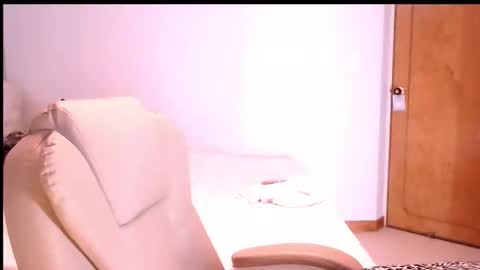 Snapshot of cherrycoloured chatting on November 2025 12:33:01 PM Anna online show from November 2025 12:33:01 PM