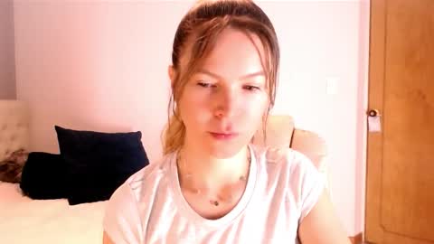 Snapshot of cherrycoloured chatting on November 2025 02:22:02 AM Anna online show from November 2025 02:22:02 AM