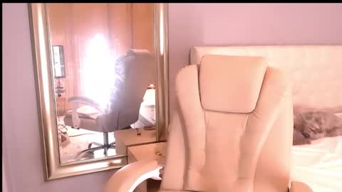 Snapshot of cherrycoloured chatting on December 2025 01:09:02 PM Anna online show from December 2025 01:09:02 PM