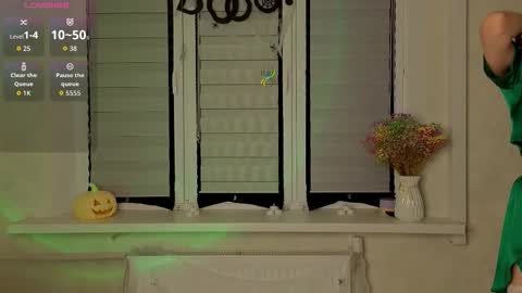 Lysia online show from October 2025 12:17:02 PM