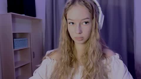 Evie online show from October 2025 12:17:02 PM