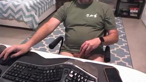 chesbayboy online show from November 2025 05:28:02 AM