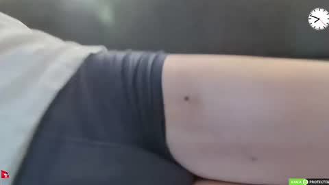 Snapshot of chezmonsieur_g chatting on June 2026 05:48:01 AM Grey online show from June 2026 05:48:01 AM