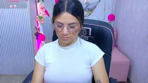 Snapshot of chiara_tay chatting on July 2026 07:18:01 PM Chiara online show from July 2026 07:18:01 PM