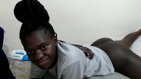 chichie_ online show from May 2026 06:20:01 PM