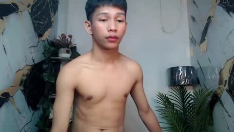 chick_renz online show from October 2025 05:21:01 PM
