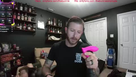 Snapshot of chillinthemosttt chatting on November 2025 03:19:01 AM Chillinthemosttt online show from November 2025 03:19:01 AM