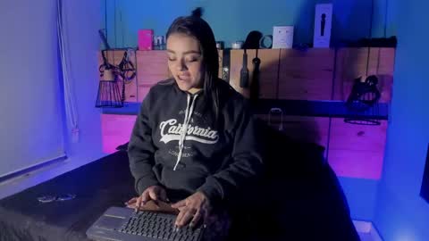 Chloeallennn  online show from April 2026 02:00:02 PM