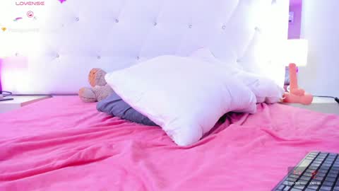 Snapshot of chloe__evans_ chatting on January 2025 05:51:02 PM Chloe online show from January 2025 05:51:02 PM