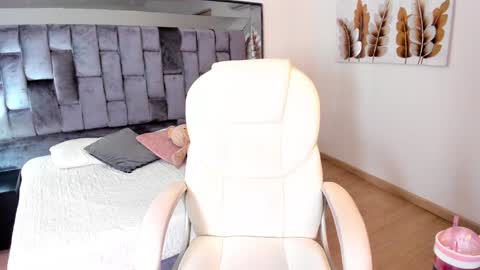 Snapshot of chloe__evans_ chatting on January 2025 11:59:01 AM Chloe online show from January 2025 11:59:01 AM