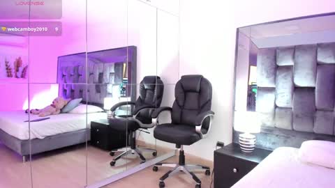 Snapshot of chloe__evans_ chatting on February 2025 08:04:01 PM Chloe online show from February 2025 08:04:01 PM