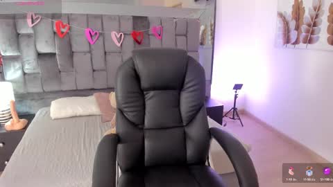 Snapshot of chloe__evans_ chatting on February 2025 01:05:01 PM Chloe online show from February 2025 01:05:01 PM