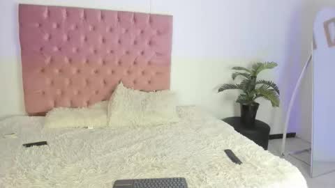 Snapshot of chloe_and_leider chatting on March 2026 12:52:01 PM chloe and leider online show from March 2026 12:52:01 PM