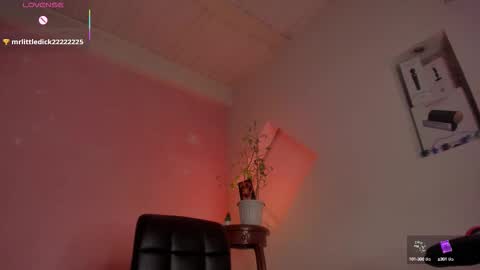 Snapshot of chloe_cooperr chatting on October 2025 10:30:01 PM chloe_cooperr online show from October 2025 10:30:01 PM